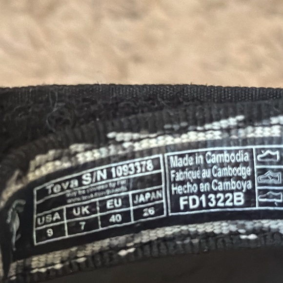 Teva Sandals black/ white sz 9 - Picture 7 of 7